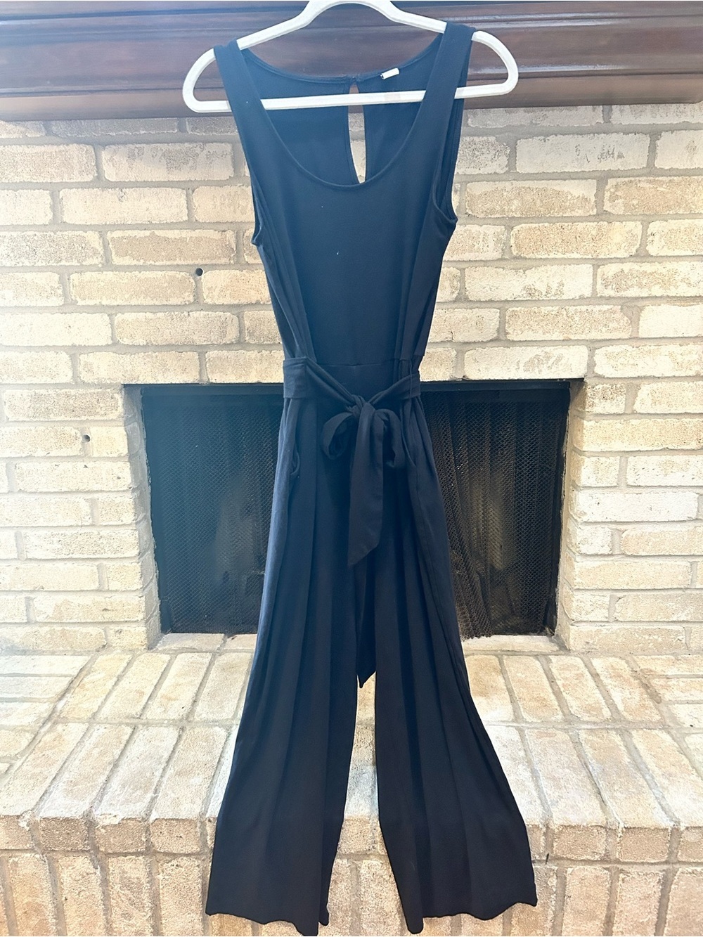 Old Navy Sleeveless Black Wide-Leg Jumpsuit with Waist Tie EUC